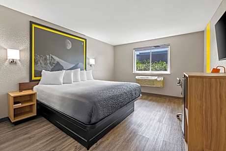 King Room - Non-Smoking