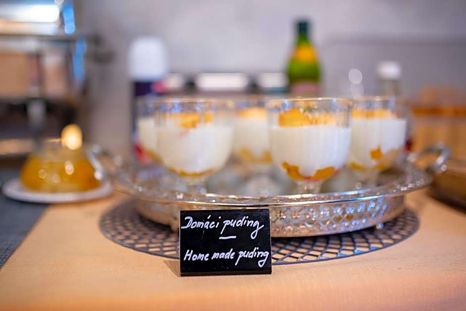 Felicity Garni Hotel