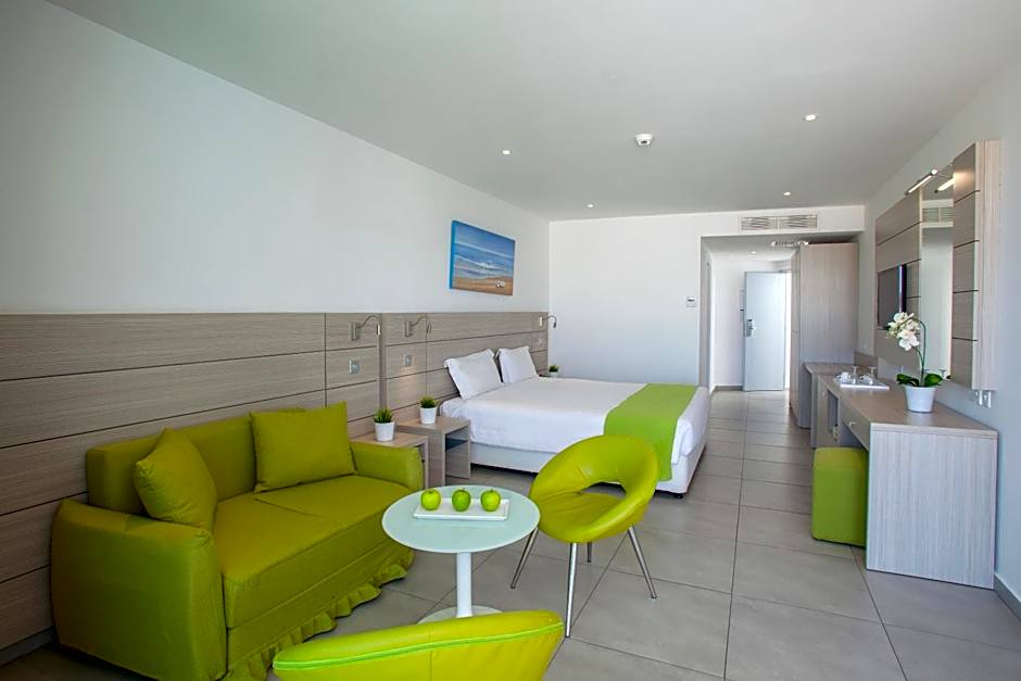 Limanaki Beach Hotel & Suites