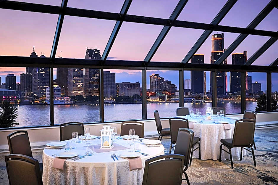 DoubleTree by Hilton Windsor Hotel & Suites