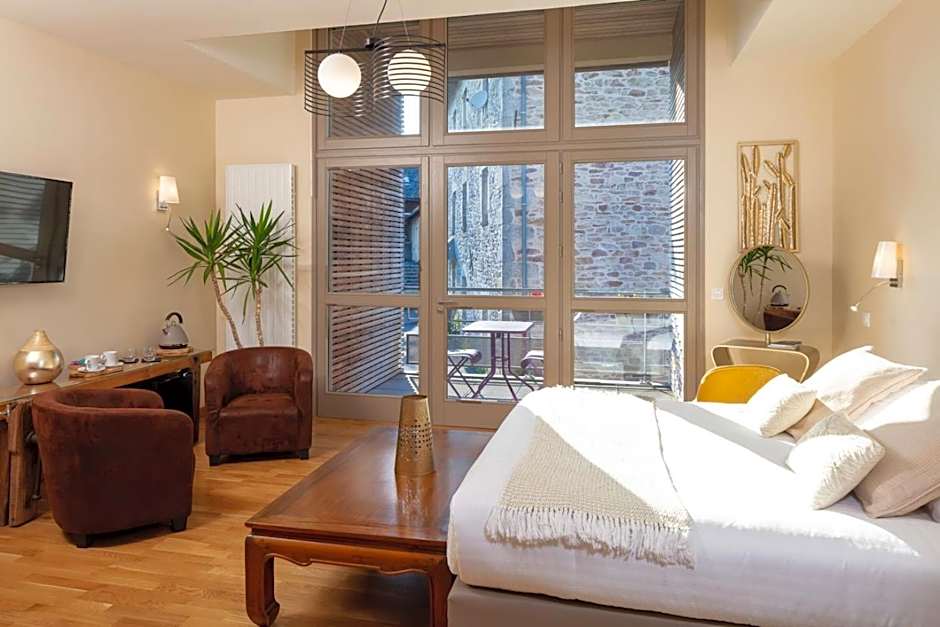 Demeures & Chateaux Auberge de la Tour - Hotel & Restaurants - Marcoles Auvergne
