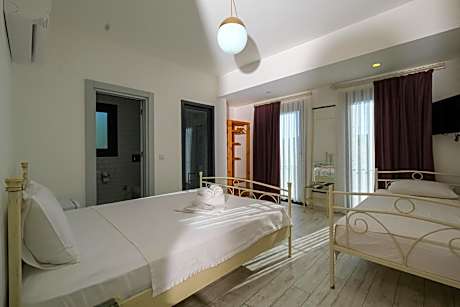 Triple Room with Pool View