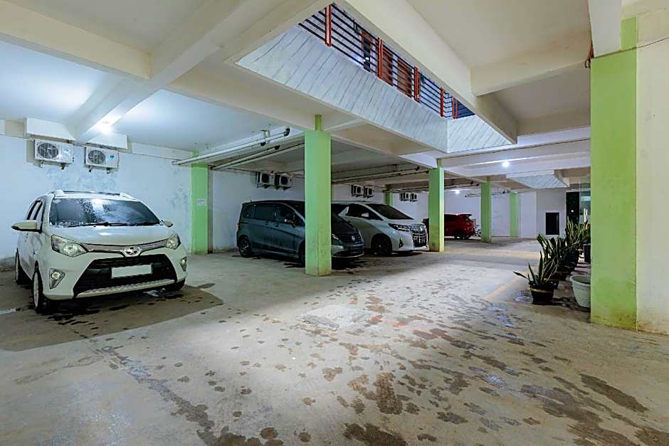 Urbanview Syariah Hotel Tiga ER near Karawang Central Plaza