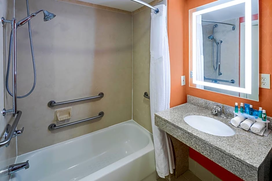 Holiday Inn Express and Suites Atlanta NE - Duluth By IHG
