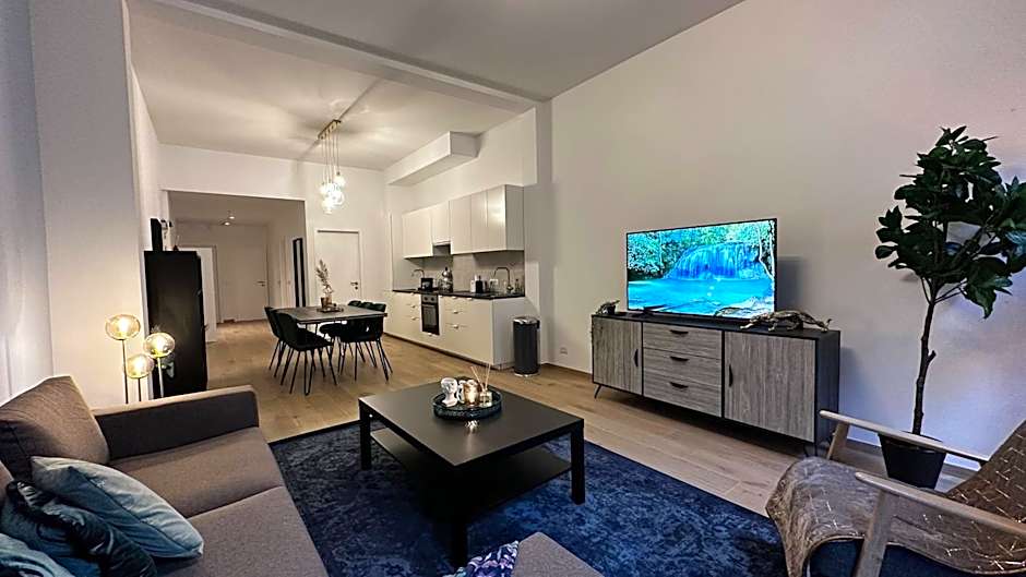 OneLuxStay near Fashion District