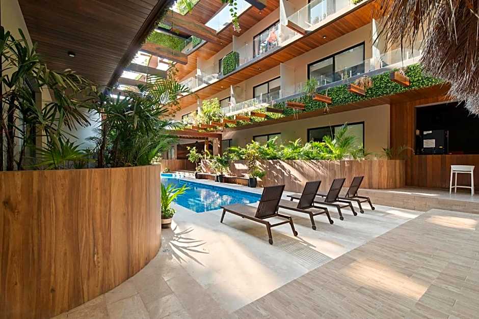 Serenity in the Sky - Studio with Rooftop and Plunge pool