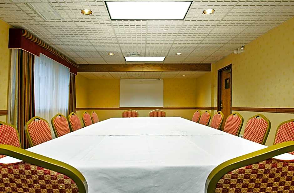 Candlewood Suites Grand Rapids Airport By IHG