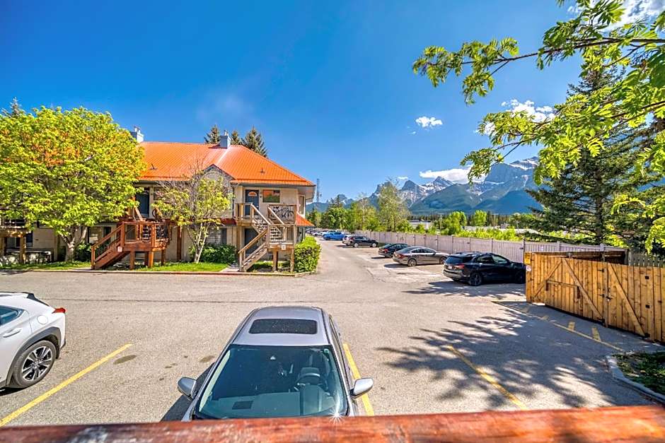 Bow Valley Chalets-Entire 2 King Bedrooms townhouse