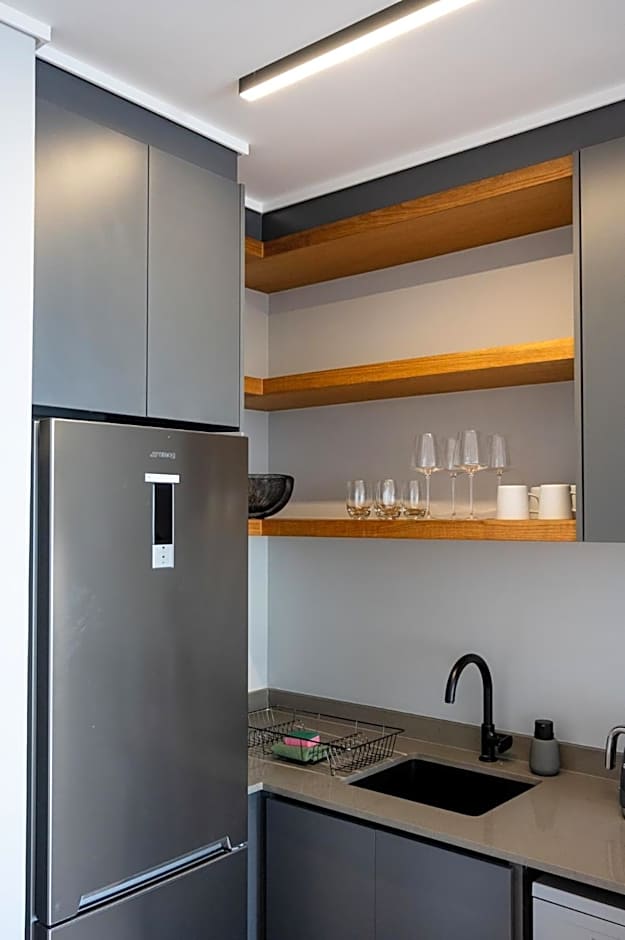 Luxury Bellagio 302 with Sea Views and Inverter