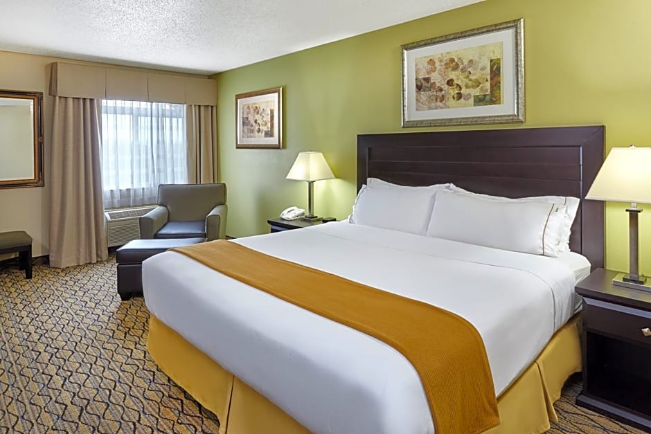 Holiday Inn Express Hotel & Suites Chicago-Libertyville By IHG