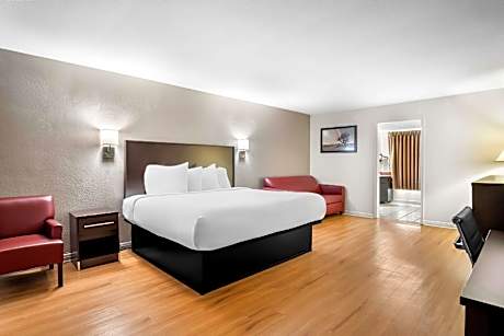 1 King Bed Suite Nonsmoking