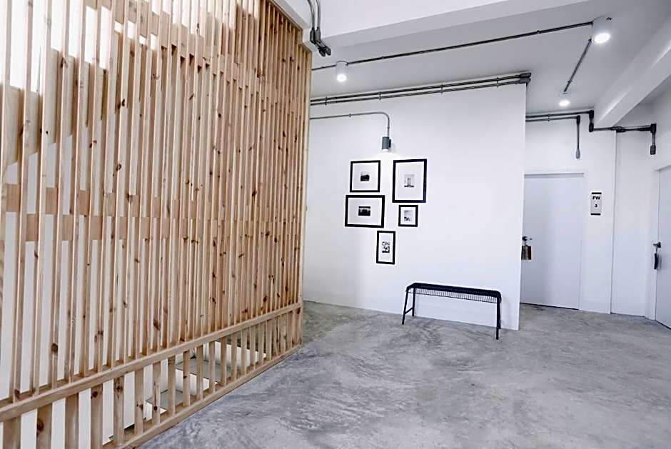 Flat White Cafe x Poshtel