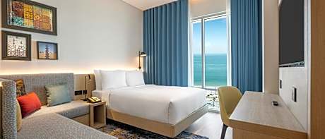 Queen Room with Sofa Bed - Smoking