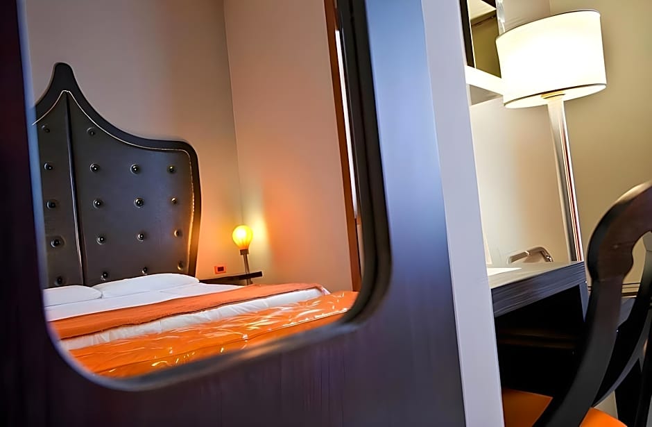 Orange Hotel