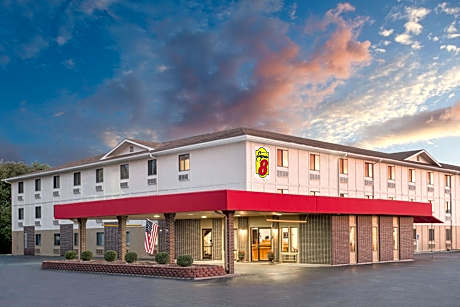 Super 8 by Wyndham Terre Haute