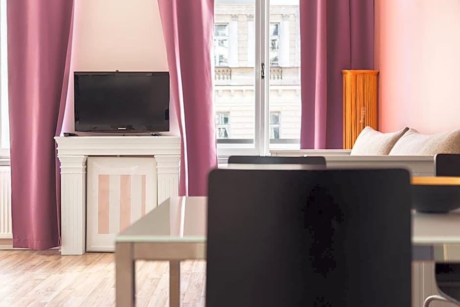 Royal Court Legerova