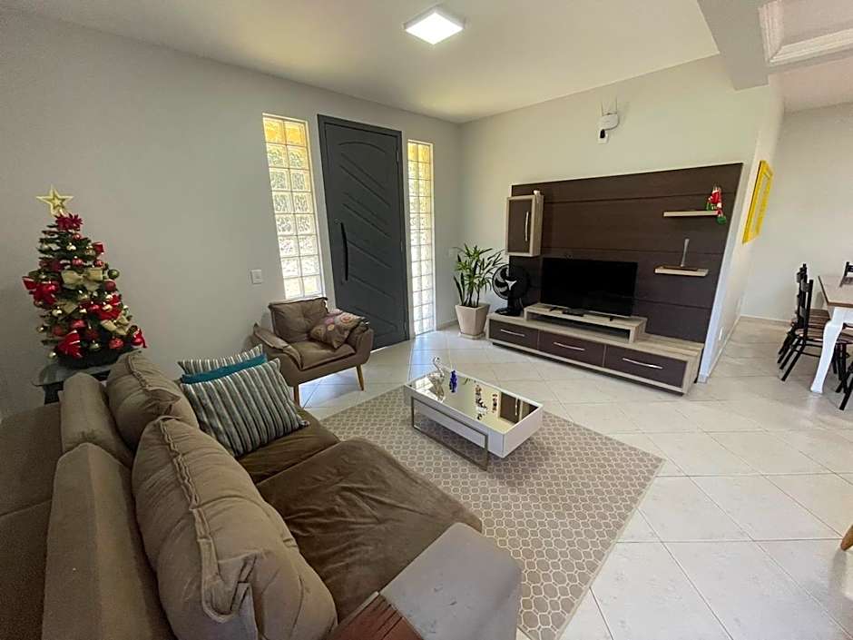 cód 11 - Excelente casa localizada á 180m do mar!