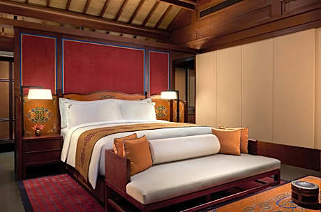 Deluxe One-Bedroom King Villa with Patio