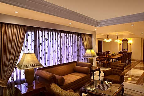 Business Suite with Return Airport Transfers