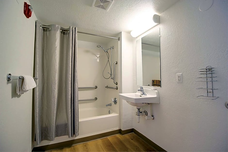 Motel 6-Lantana, FL