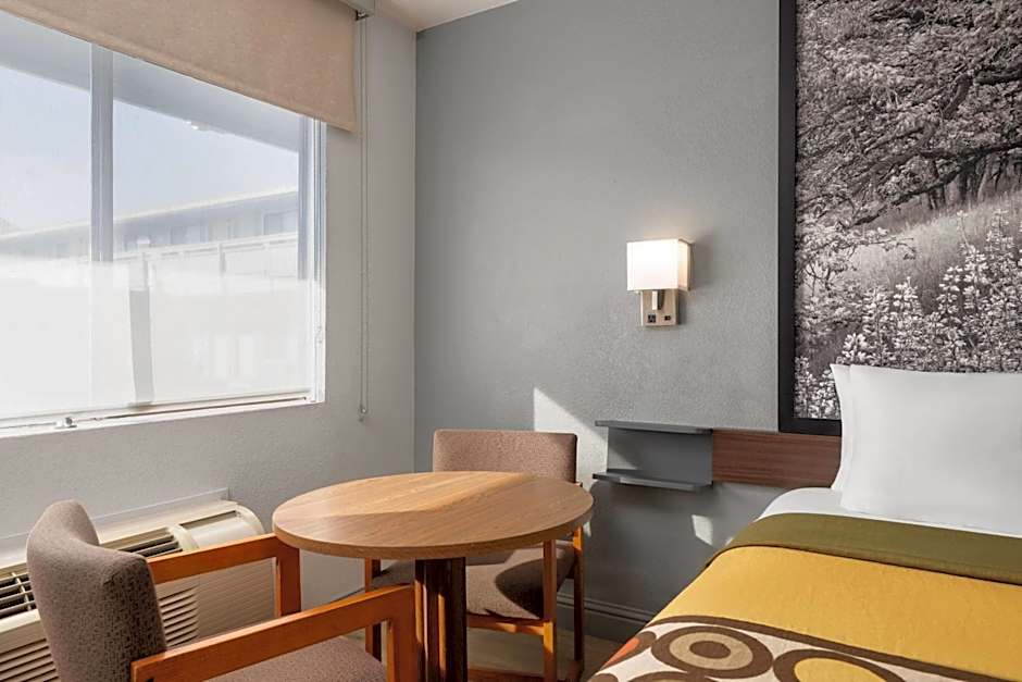 Super 8 by Wyndham Fort Bragg