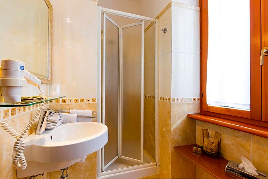 Hotel Arco Di Travertino