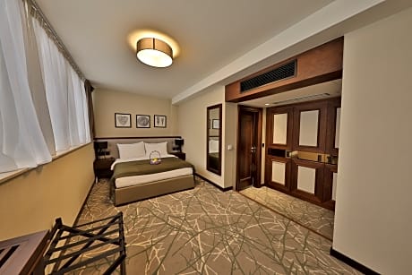 SINGLE SUPERIOR ROOM