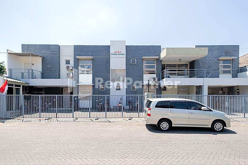 Dukuh Kupang Residence Mitra RedDoorz