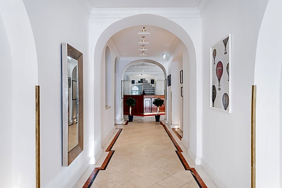 Self-Check-In Hotel Adlon