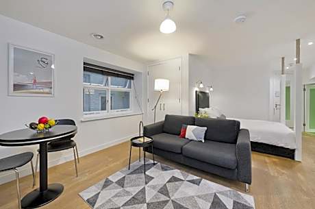 Studio Apartment Lower Ground Floor
