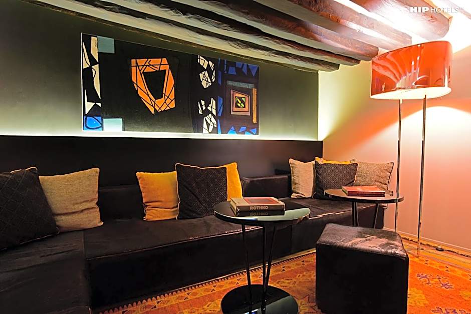 Charming House DD724