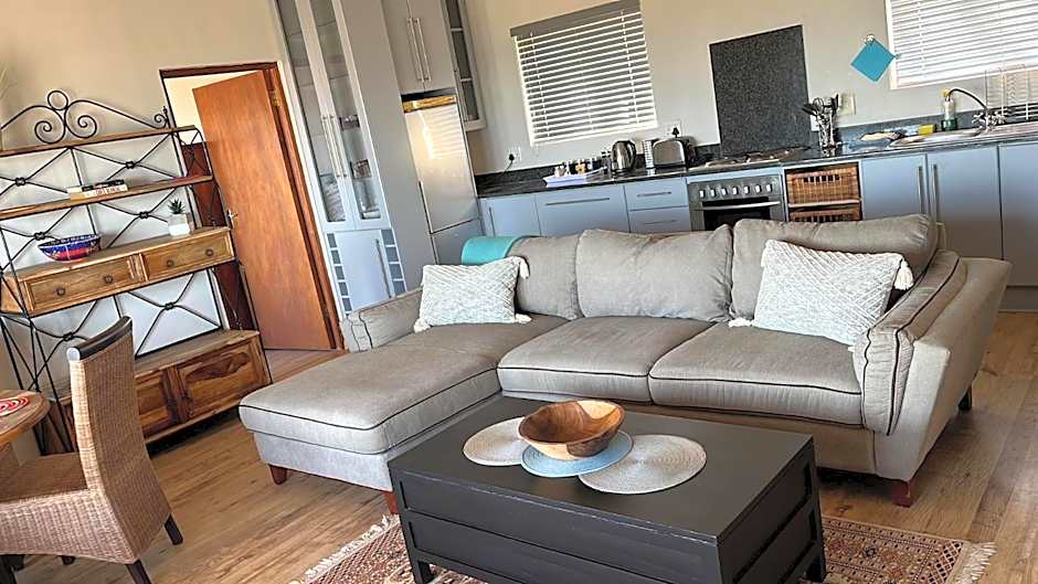 Sea Whisper Guest House & Self Catering