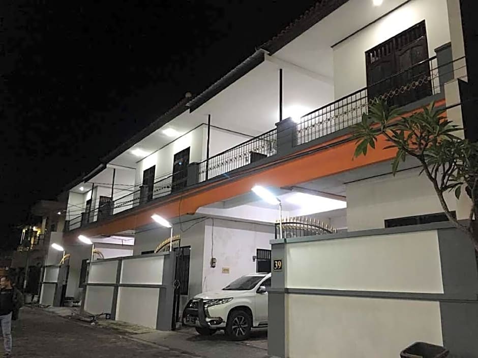 OYO 90990 Surya Residence