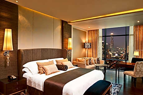 Grand Deluxe King Room with Skyline View