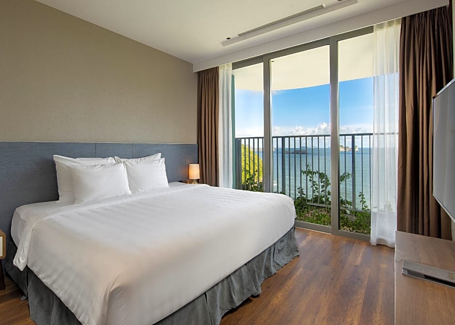 Flamingo Cat Ba Beach Resort