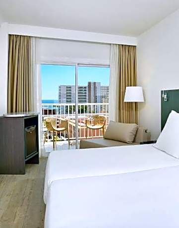 Sol Pool View Room