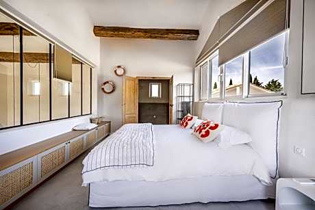 Two-Bedroom Apartment with Balcony and Terrace