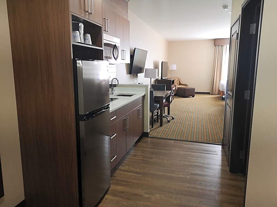 Best Western Plus Hinton Inn & Suites