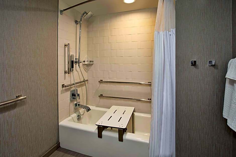 DoubleTree by Hilton Lansing