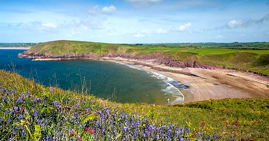 Manorbier Castle Inn Bay Room