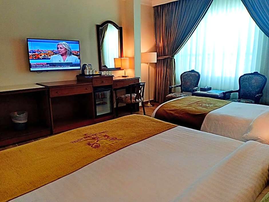 Town Season Hotel