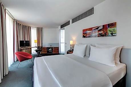 Queen Room - Accessible