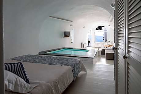Honeymoon Cave Suite with 2 Hot Tubs