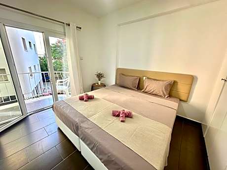 Two-Bedroom Deluxe Apartment with Balcony