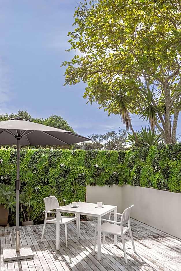 Waves Hotel Byron Bay