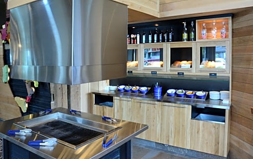 Moose Hotel and Suites