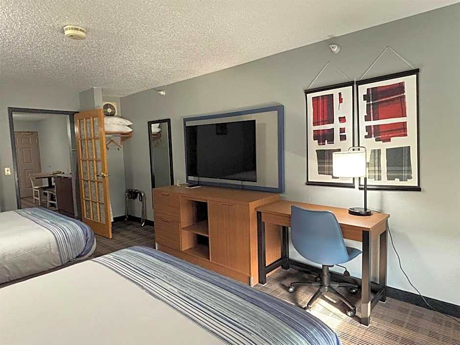 AmericInn by Wyndham Galesburg