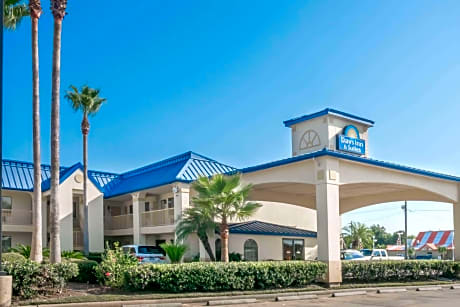 Days Inn & Suites by Wyndham Winnie