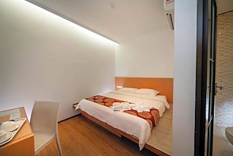 Standard King Room (No Window)