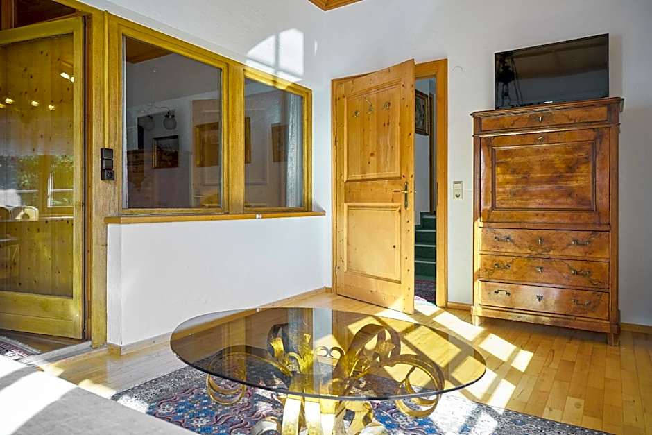 Alt Montafon Hotel Appartements by Pferd auf Wolke